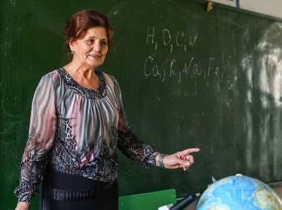 Лучшим сельским педагогом Смоленщины стала учитель из Хиславичского района