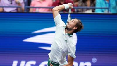 Не проиграв ни сета: Медведев третий раз подряд пробился в четвертьфинал US Open