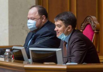 Разумков заявил, что оснований для роспуска Рады нет и выразил надежду, что Зеленского не введут в заблуждение "советчики"