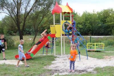 В белгородском селе Репьевка открыли детскую площадку и зону для отдыха
