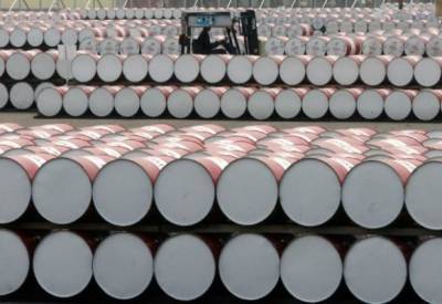 Нефть замедлила падение после взбудоражившего рынок заявления Саудовской Аравии