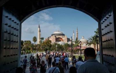 Обов’язкове тестування в Туреччині сьогодні набуває чинності: що треба знати