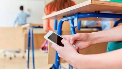 Запрет мобильных телефонов в школах: что думают одесситы?