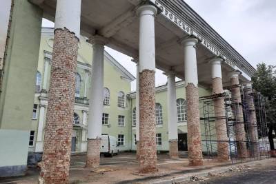 В Пскове ремонтируют Городской культурный центр