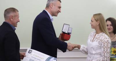 Виталий Кличко поздравил киевлян — призеров Олимпиады и вручил им денежную награду