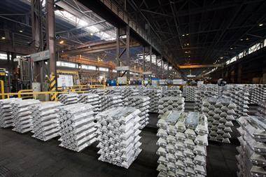 "РУСАЛ" может лишиться трети производства алюминия из-за событий в Гвинее - источник