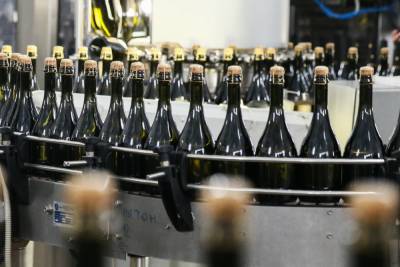 Дербентский завод игристых вин откроет новую линию по производству шампанского