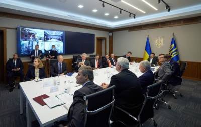 Зеленский с сенаторами из США обсудил Донбасс и вступление Украины в НАТО