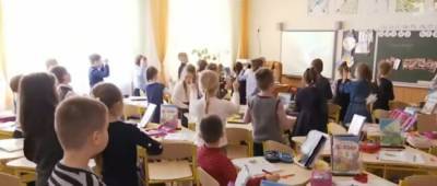 В киевской гимназии почти 200 детей подхватили опасный вирус