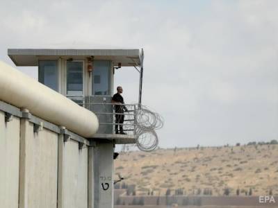 Из тюрьмы в Израиле бежали шестеро особо опасных заключенных. СМИ пишут, что они вырыли туннель ложкой, в полиции опровергают
