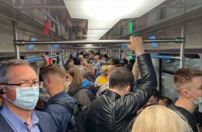 Движение на Сокольнической линии метро восстановили