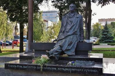 Курское правительство выделило 672 тыс. рублей на ремонт памятника композитору Свиридову
