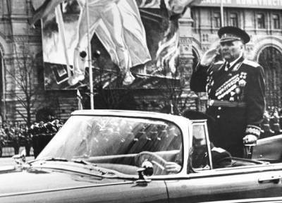 Почему до Брежнева военные парады в СССР проходили 1 мая