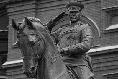 Памятник маршалу Жукову: почему натурщицей была женщина