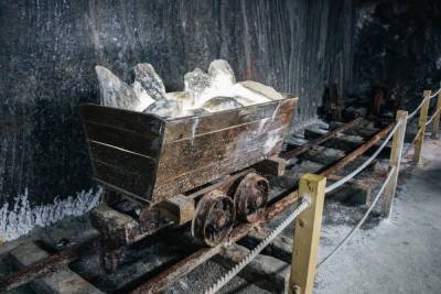 В луганской шахте оборвалась клеть с горняками: есть погибшие
