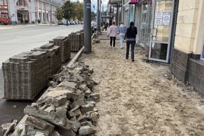 В центре Ярославля городские власти с подрядчиком создали полосу препятствий