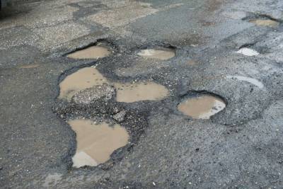 Прокуратура заставила очередную компанию из Тверской области отремонтировать дорогу