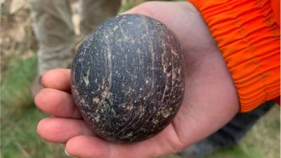 В шотландской гробнице обнаружили два отполированных шара