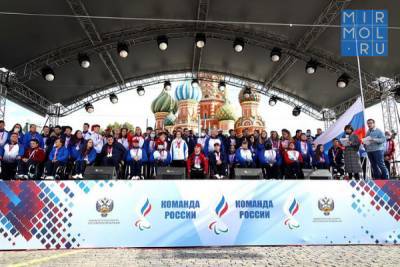 На Красной площади чествовали российских паралимпийцев