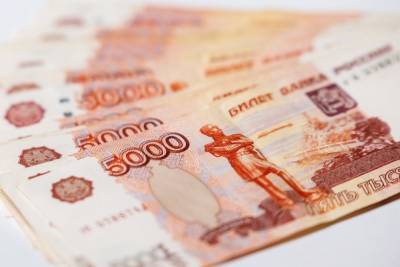 Фальшивые деньги обнаружили в псковском банке