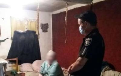 Осталась одна без еды: полиция бросилась на помощь слепой пенсионерке, фото