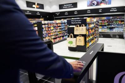 «Ни продавцов, ни кассиров»: в Дубае открылся полностью автоматизированный магазин (ФОТО)