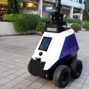 На улицах Сингапура за порядком следят роботы-патрульные