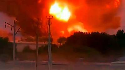 Число жертв взрывов на складе в Казахстане увеличилось до 16