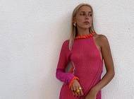 Главный тренд 2021: София Коэльо в вязаном платье, достойном любой красной дорожки