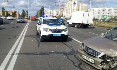 Разбросало по дороге: Киевщина замерла от массового ДТП с участием фуры, двух микроавтобусов и легковушки