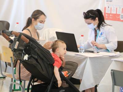В Одессу привезли вакцину Пфайзер: она будет доступна для всех желающих