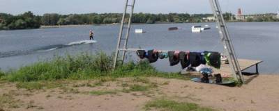 Прокуратура Петербурга обнаружила нелегальный платный вейкборд на озере Безымянное