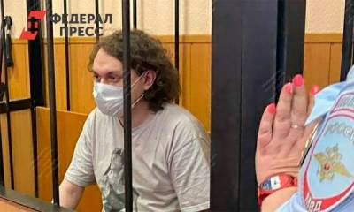 Суд Петербурга оставил блогера Хованского* под арестом до 8 октября