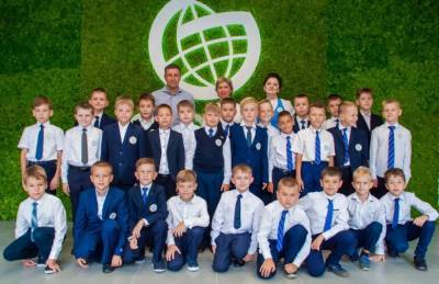 Специализированный футбольный класс открылся в новой школе в «Европейском»