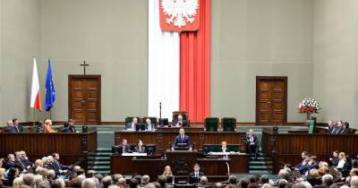 ЕК просит суд ввести санкции против Польши из-за судебной реформы