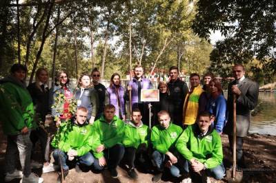 Волонтёры посадили сад в Липецком зоопарке