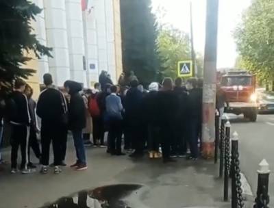 900 человек эвакуировались из Нижегородского политехнического колледжа