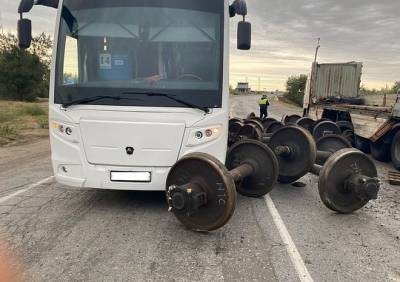 Рязанский дальнобойщик потерял вагонные колеса на астраханской трассе