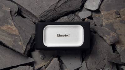 Kingston Digital презентувала захищений SSD-накопичувач XS2000 зі швидкістю до 2000 МБ/с, компактним корпусом та протиударним чохлом з захистом від пилу та вологи