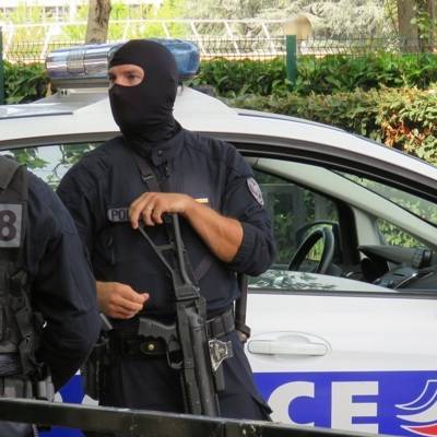 В Париже преступники ограбили ювелирный магазин