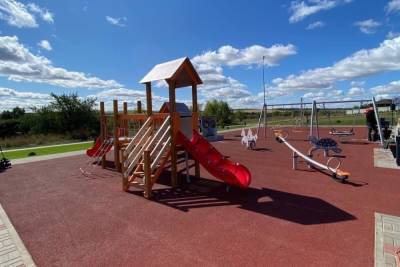 В Губкине открыли три новые детские площадки