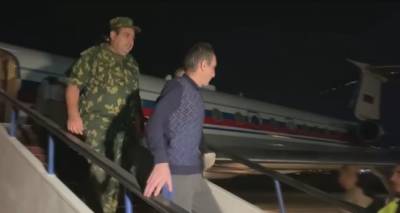 Самолет с армянскими пленными приземлился в Ереване – видео