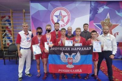 Самбисты из ДНР завоевали 6 медалей в Ульяновске