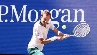 Медведев в третий раз подряд вышел в полуфинал US Open