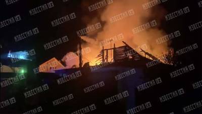 Три частных дома загорелись в поселке под Самарой