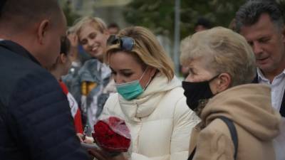 Певица Буланова провела встречу с петербуржцами в Красносельском районе