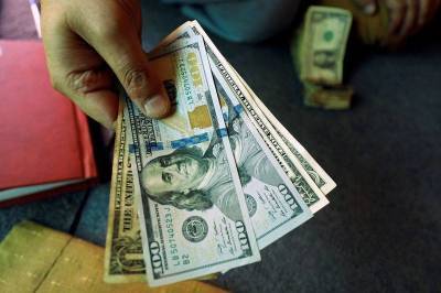 Средний курс доллара США со сроком расчетов "завтра" по итогам торгов составил 73,2294 руб.