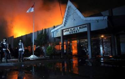В Индонезии в результате пожара в тюрьме погибли 40 человек
