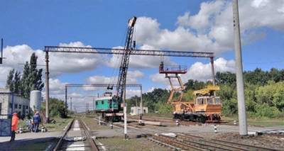 Железнодорожники восстанавливают контактную сеть от Дебальцево до Фащевки. ФОТО