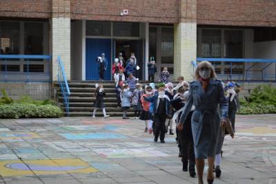 Школьников Глазова массово эвакуируют из учреждений образования
